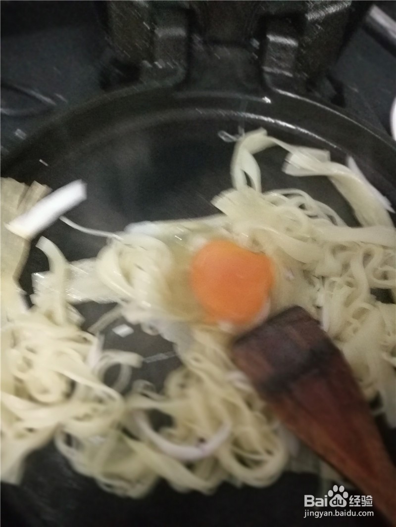 冷面炒洋葱鸡蛋