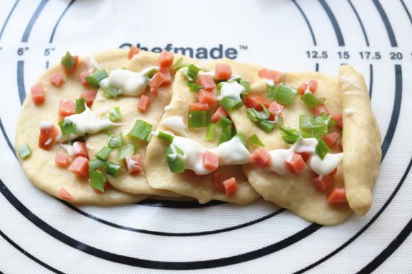 香肠沙拉玫瑰花面包