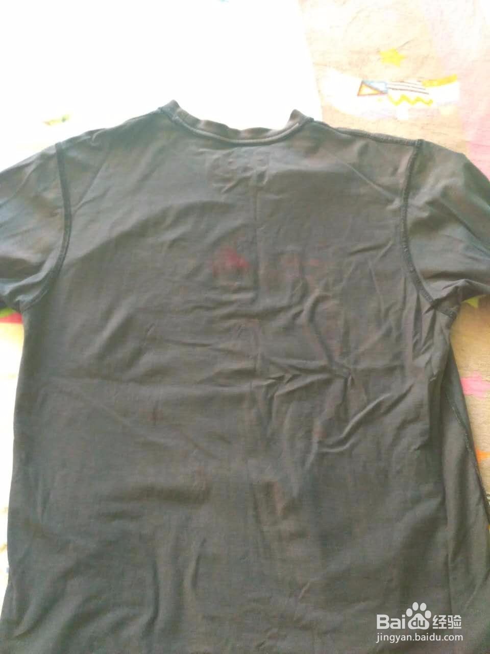 如何在衣服上画画