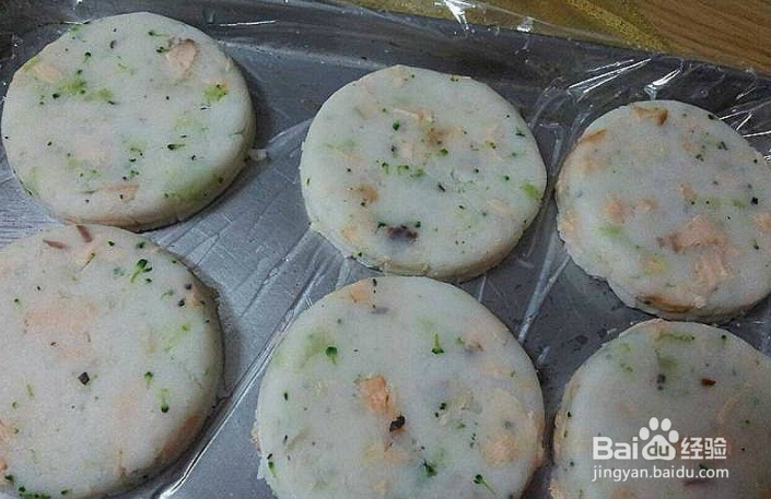 香脆鲑鱼可乐饼的做法