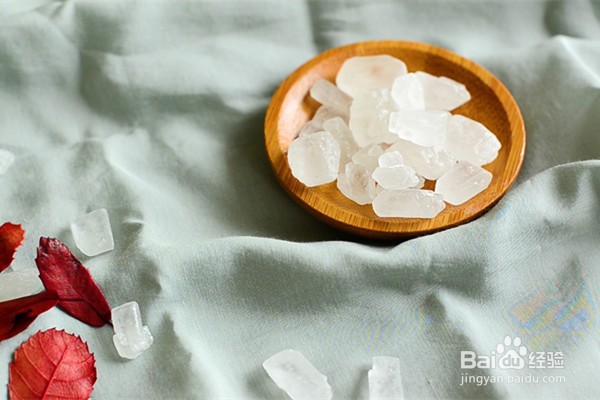 冰糖雪梨银耳枸杞汤怎么做