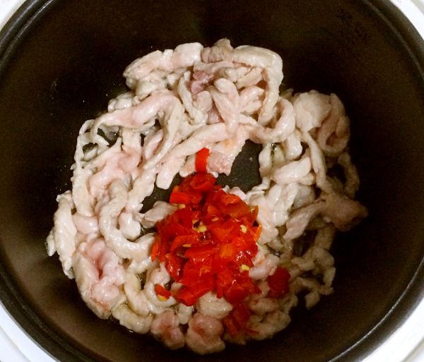 剁椒榨菜肉丝面