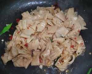 好吃下饭的炒豆皮怎么做