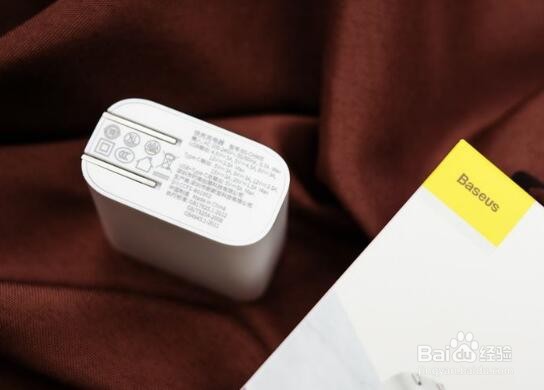 轻便携带超级快速充电倍思30WPPS双口快充充电器