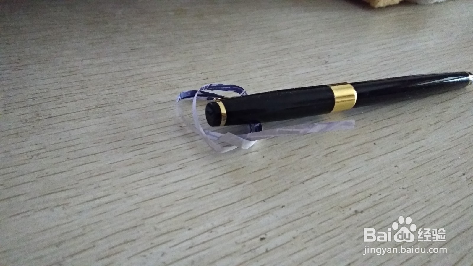 如何用一个细长的纸条做简易的钢笔的支架