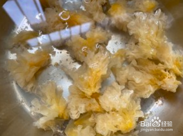 雪梨银耳红枣汤