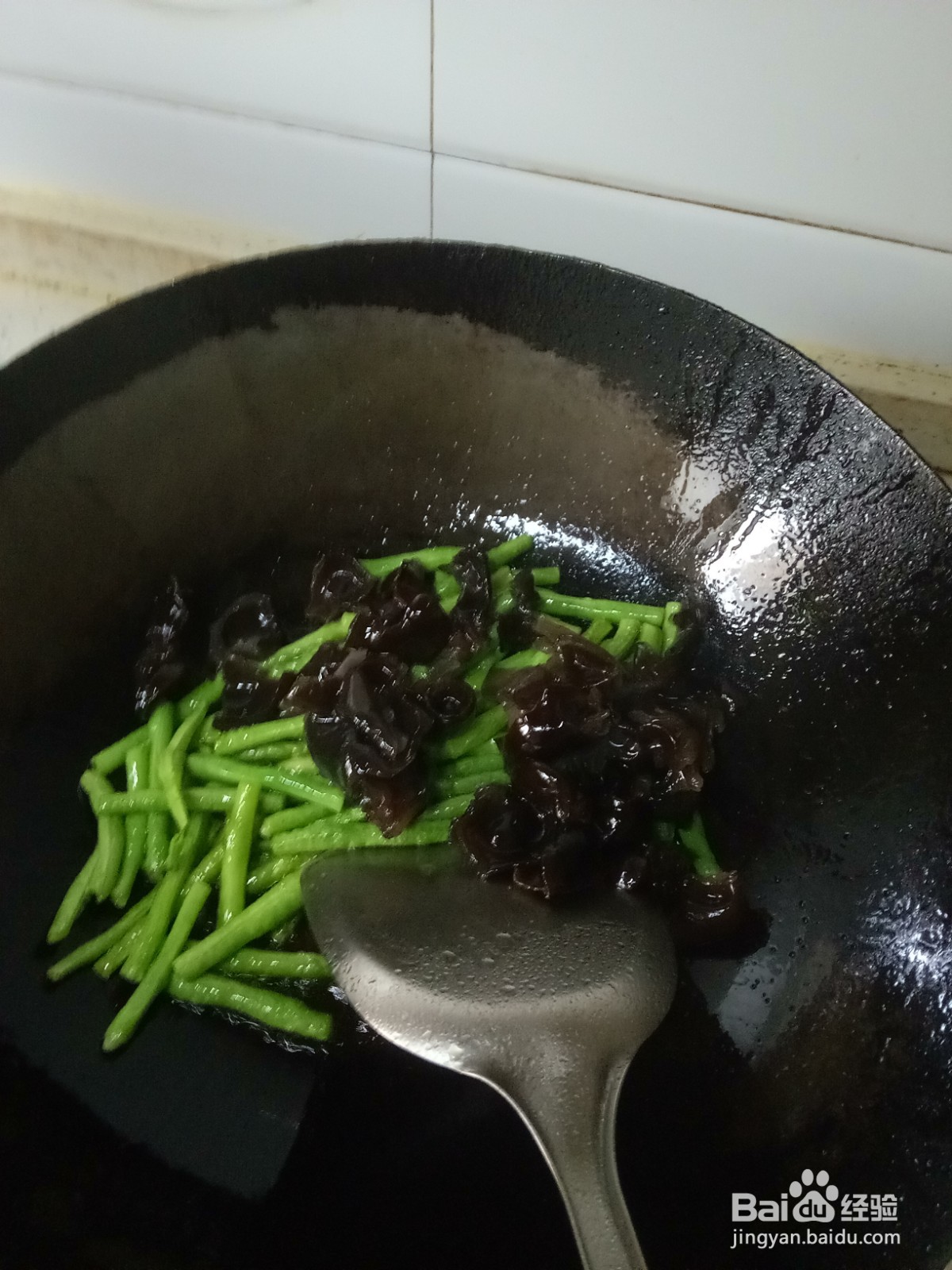 豆角木耳炒火腿肠