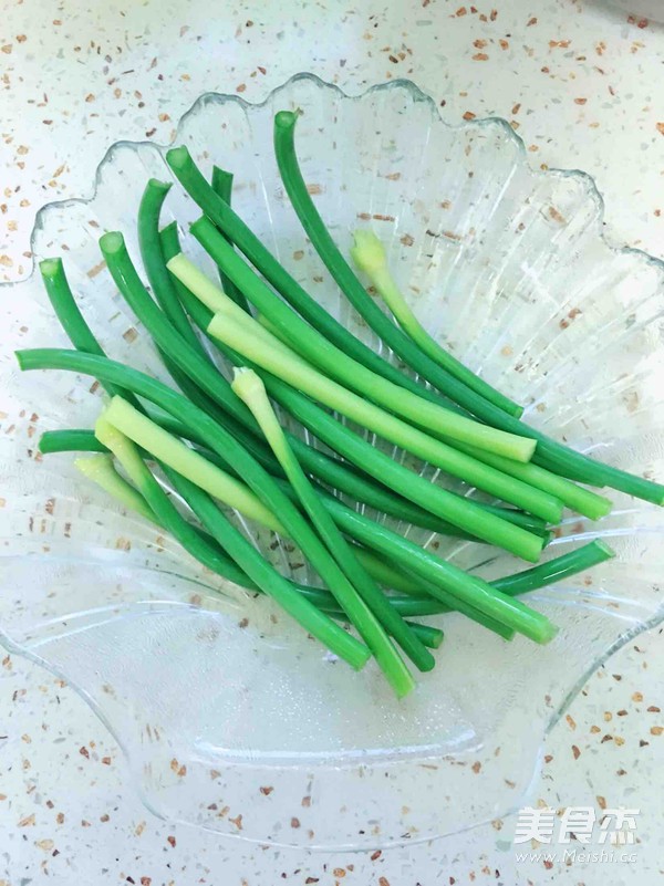 香肠炒蒜苔的做法