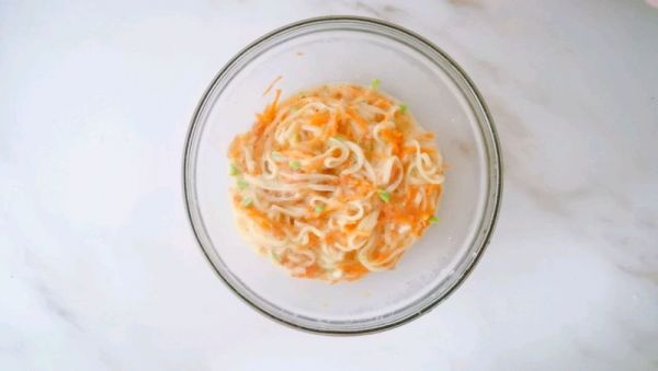 杂蔬鸡蛋面条饼