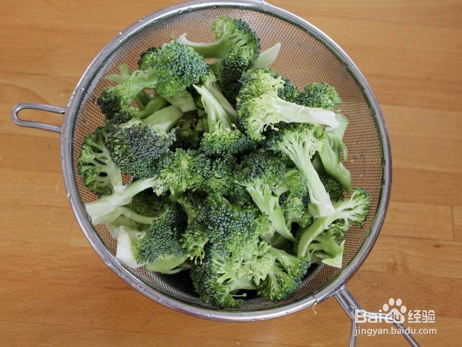 西兰花炒鸡丁的做法，西兰花炒鸡丁怎么做好吃