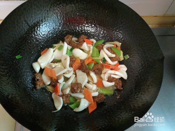 如何制作鱿鱼烩烤麸