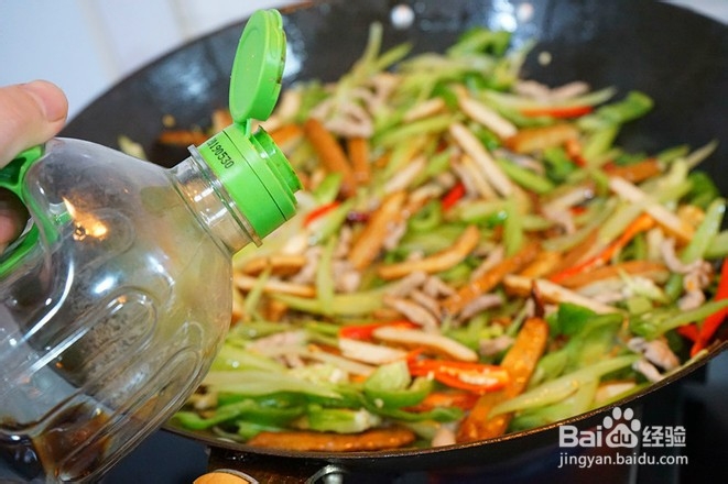 青椒炒香干做法