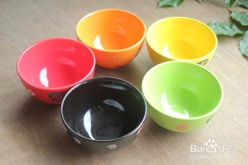 锅碗瓢盆上面的标签怎么清除