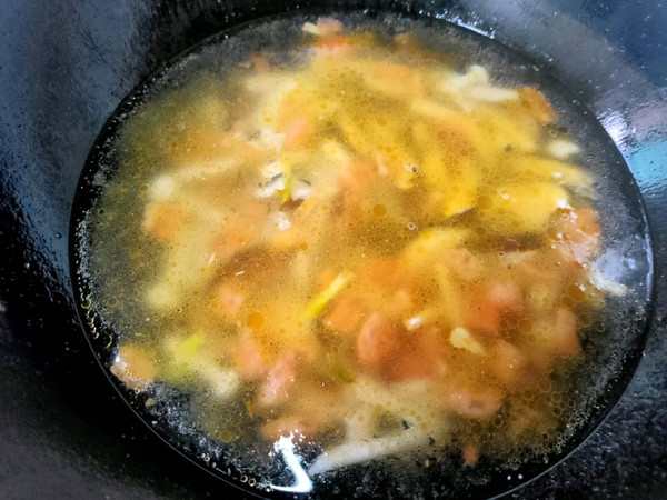 营养补钙番茄虾仁菌菇汤