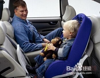 如何让宝宝爱上安全座椅？