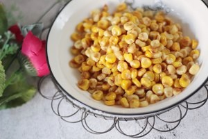 食补养生玉米鸡蛋羹的做法