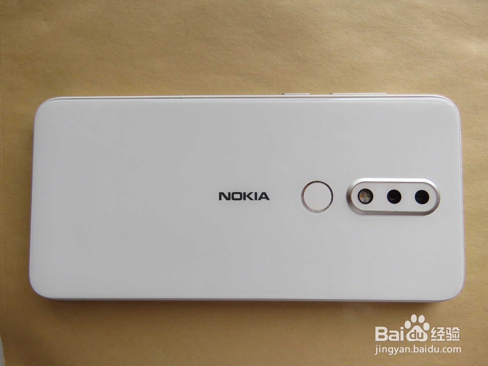 如何更换诺基亚手机的尾插小板？