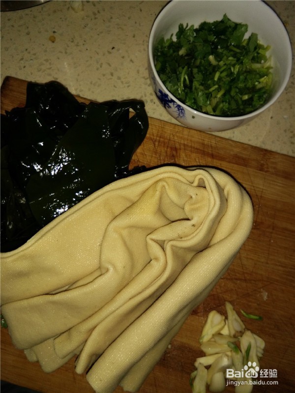 香菜干豆腐海藻拌菜