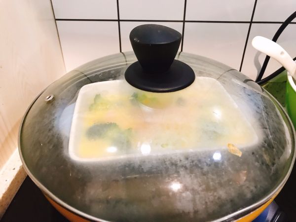 西兰花豆腐虾仁奶香蒸蛋