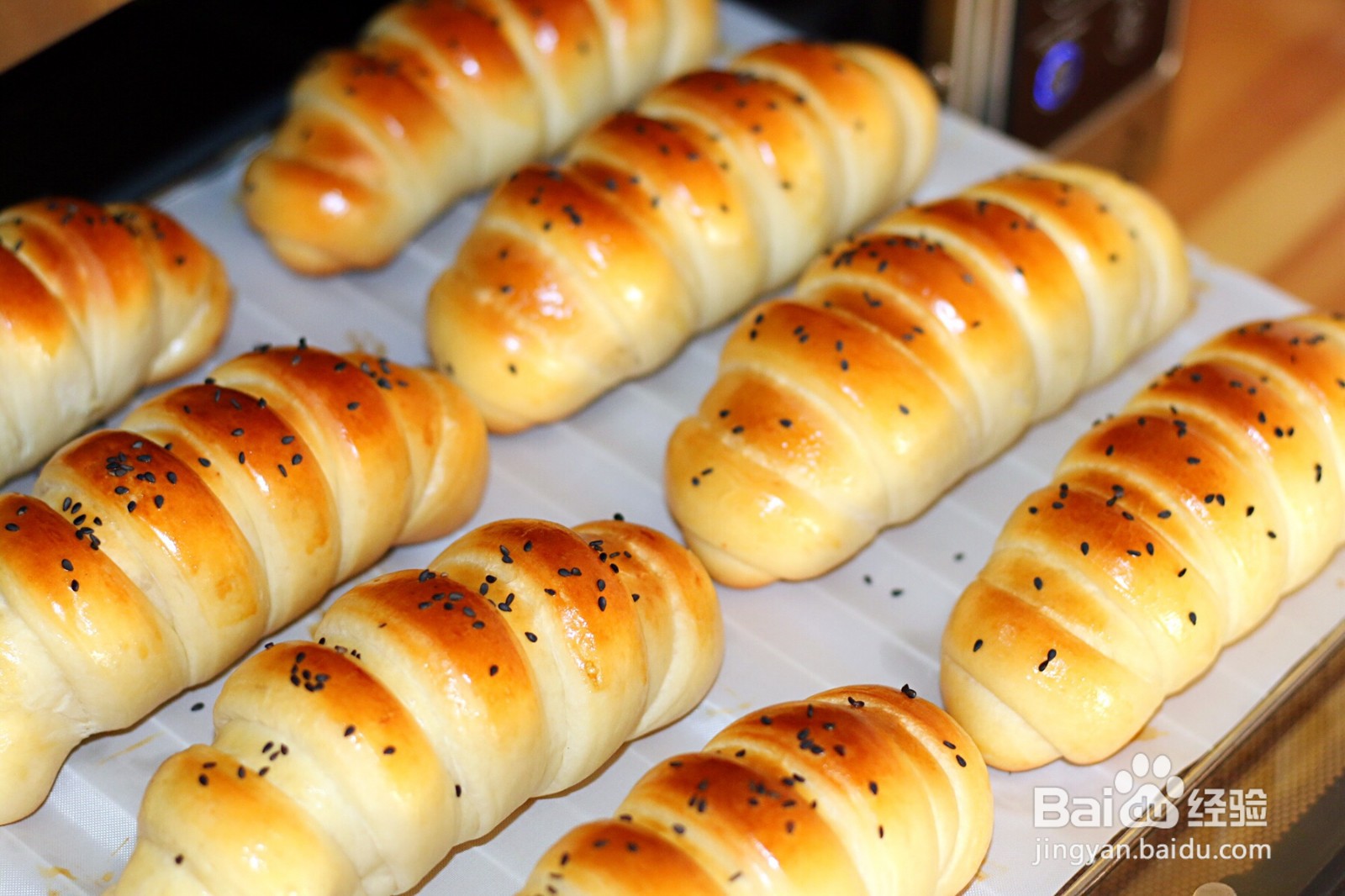 肉松香肠面包的做法