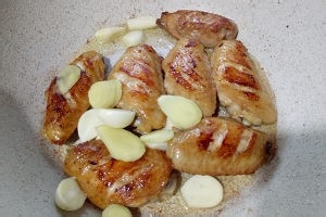 教你怎么做蒜香洋葱鸡翅