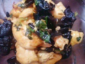 黑木耳炒豆腐的做法