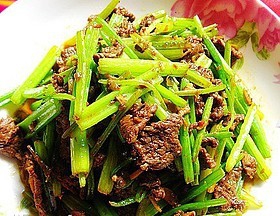 芹菜炒牛肉如何制作
