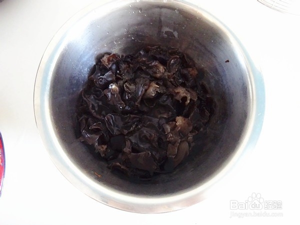 捞汁木耳的种方法