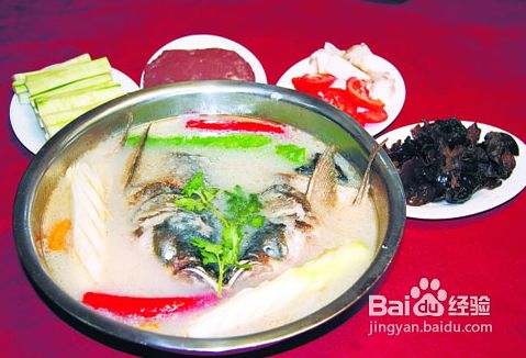 火锅店尝鱼之鲜辣