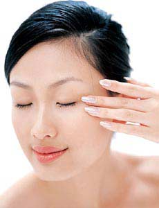 早晨醒来皮肤油腻睡前补水够了吗?