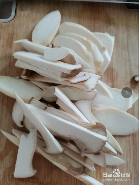 杏鲍菇炒香芹的做法