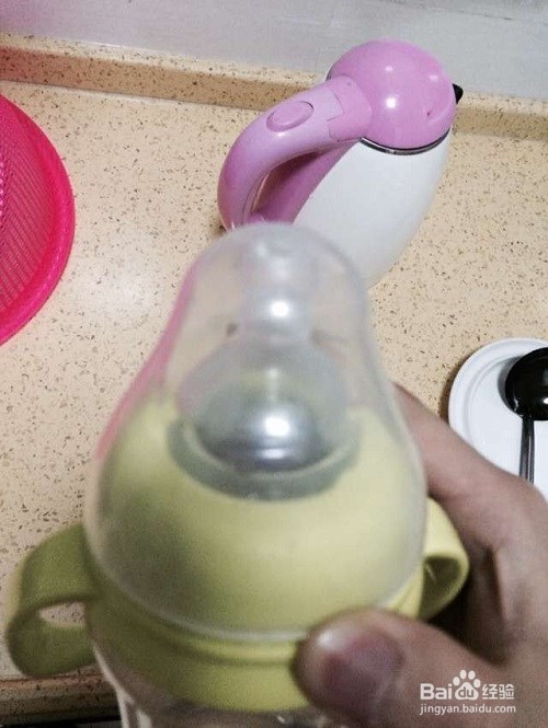 如何给宝宝冲泡奶粉