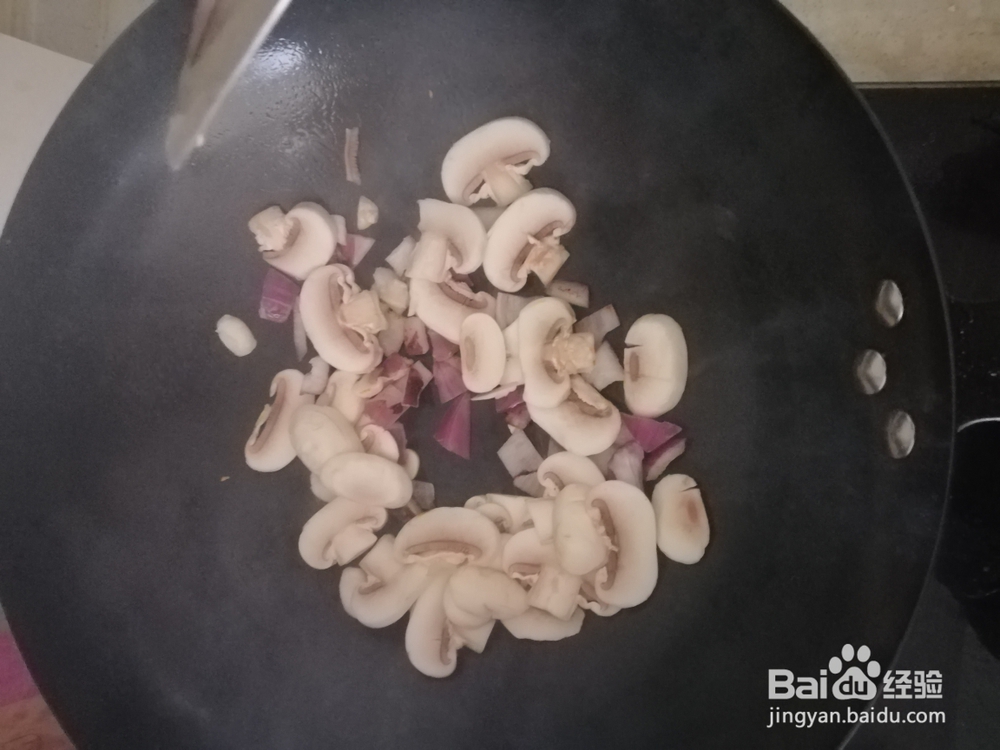 诱惑味蕾的低脂奶油蘑菇面