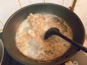 红焖羊骨头的做法