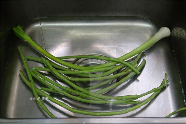 五花肉腊肠豇豆焖饭