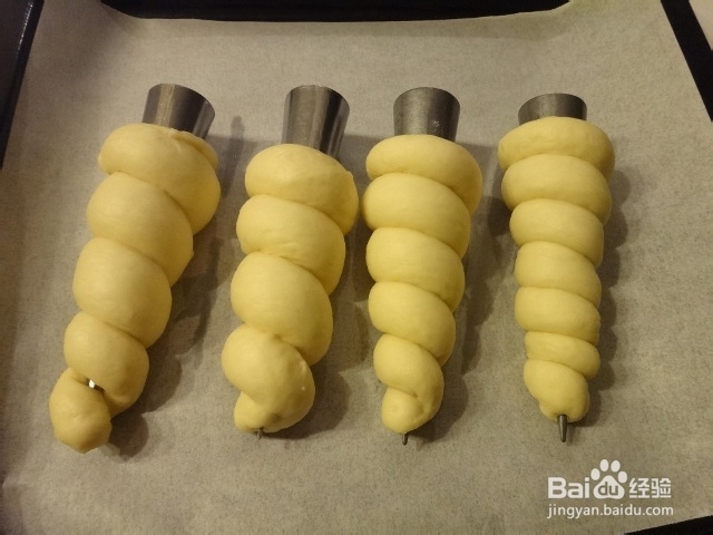 如何制作怀旧的【掼奶油螺旋面包卷】