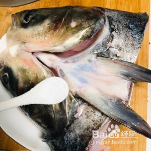 食补养生鱼头炖豆腐
