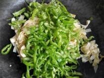 尖椒搭配豆腐皮小炒