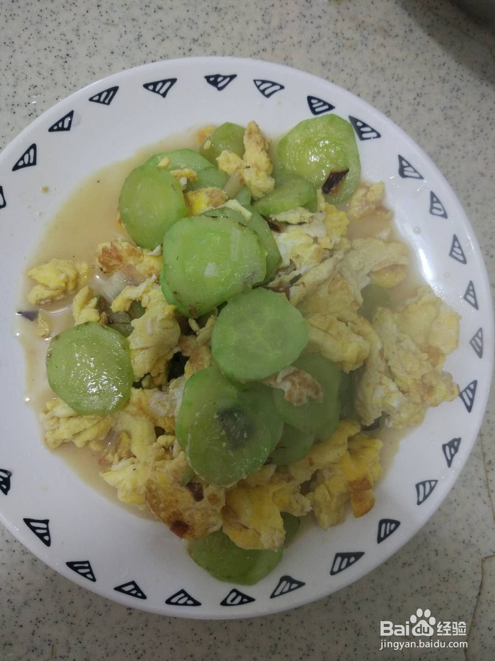 如何做黄瓜炒鸡蛋。
