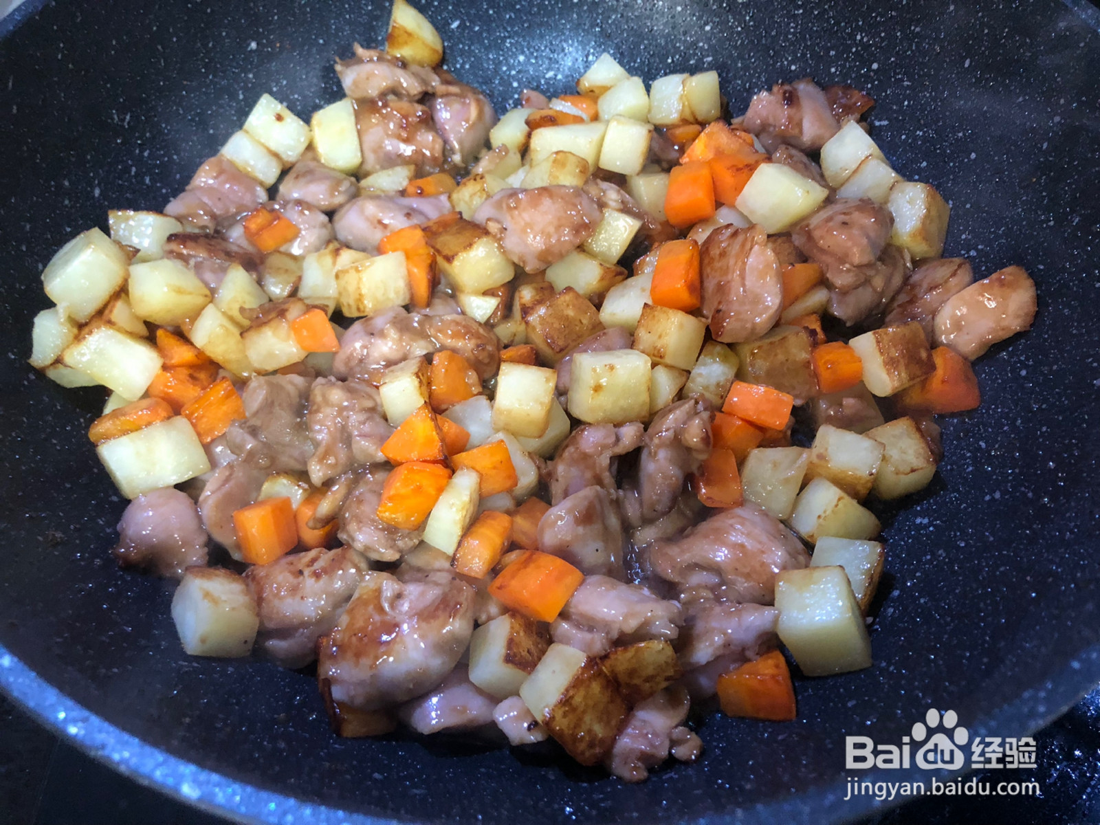 油焖土豆鸡腿肉的做法