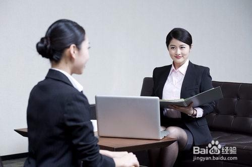 第一次就业面试准备什么面对考官？