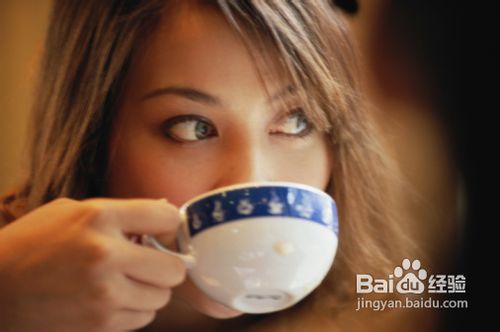 2个方法巧治近视眼眼干问题