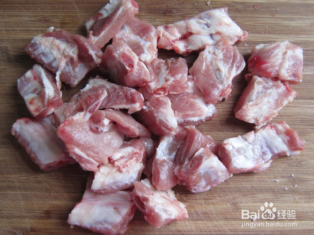 冬季里一碗让人心生温暖的热汤------排骨莲藕汤