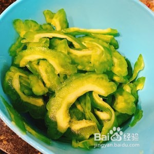 苦瓜炒蛋的做法