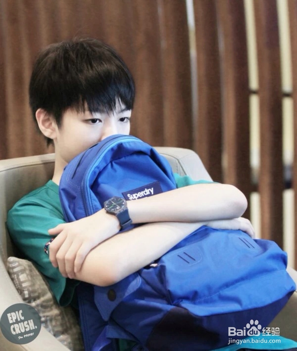 火车硬座不靠窗座位号怎么睡觉？