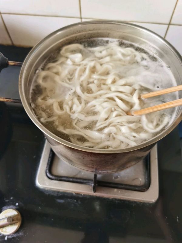 夏季凉拌手擀面