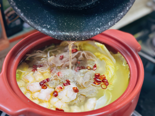 10分钟搞定低卡虾滑酸汤肥牛煲