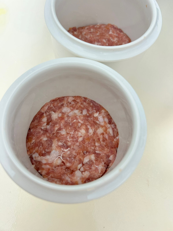 当归肉饼蒸蛋汤