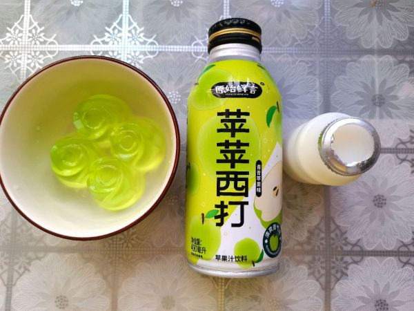 苹果果冻酸奶气泡水