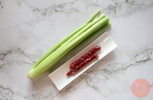 养生食补芹菜炒腊肠的做法